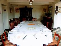 La table dressée pour 14 personnes